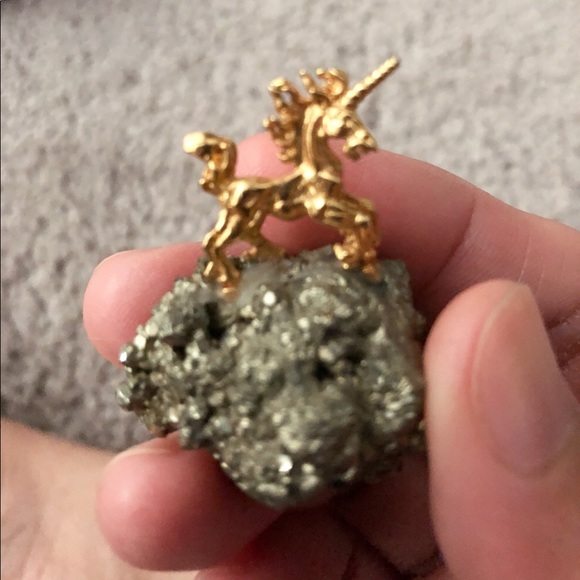 🍀Golden UNICORN🍀 - Picture 2 of 3